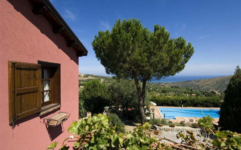 Villa Ivoni: Property, House, Cottage, Tree, Real Estate, Building, Room, Vacation, Villa, Home