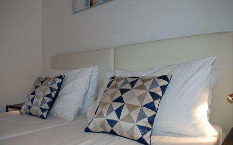 Shina App. 8: Furniture, Pillow, Room, Bedroom, Bedding, Cushion, Bed, Property, Interior Design, Bed Sheet