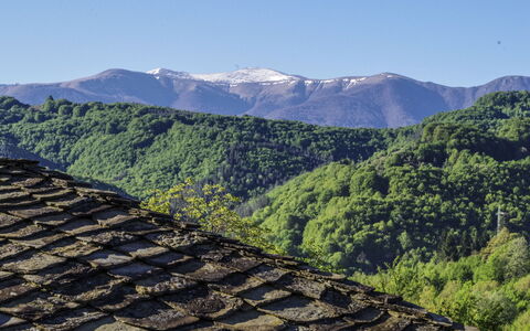 Karashka: Mountainous Landforms, Mountain, Highland, Hill Station, Vegetation, Wilderness, Mountain Range, Sky, Ridge, Hill