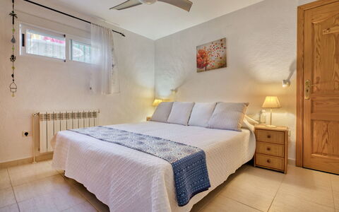 Bosque: Bedroom, Bed, Furniture, Room, Property, Bed Sheet, Mattress, Interior Design, Bed Frame, Floor
