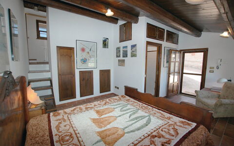 Accommodation:&nbsp;Bedroom Allocco