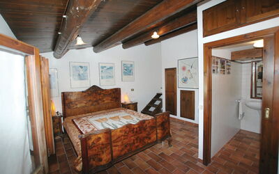Accommodation:&nbsp;Bedroom Allocco