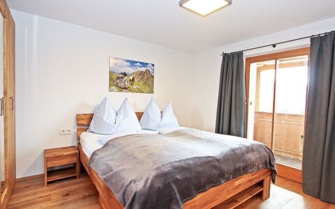 Renauer: Bedroom, Bed, Furniture, Room, Property, Bed Sheet, Bed Frame, Bedding, Hardwood, Floor