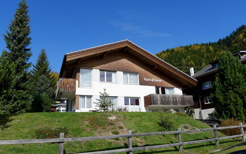 Tgesa Pitgmun: House, Property, Home, Real Estate, Building, Architecture, Roof, Cottage, Sky, Residential Area