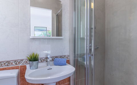 Montgri: Bathroom, Property, Room, Tile, Tap, Interior Design, Real Estate, Building, Wall, Architecture