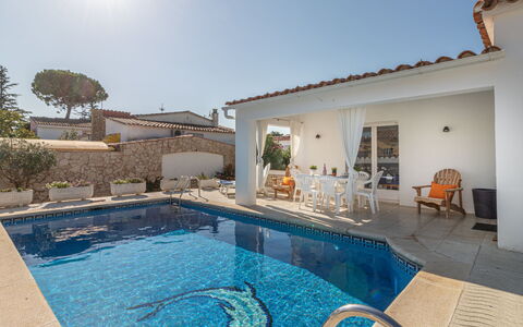 Montgri: Water, Sky, Plant, Property, Furniture, Building, Swimming Pool, Light, Azure, Chair