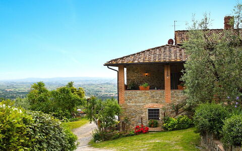 Podere Santa Lucia: Property, House, Building, Cottage, Home, Real Estate, Sky, Rural Area, Farmhouse, Tree
