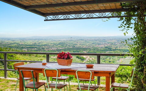 Podere Santa Lucia: Property, House, Room, Table, Building, Cottage, Vacation, Furniture, Real Estate, Rural Area