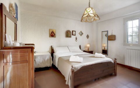 Villa Palma: Bedroom, Furniture, Bed, Room, Bed Sheet, Property, Interior Design, Bed Frame, Floor, Bedding