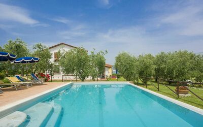 Vinci 730: Water, Cloud, Sky, Plant, Property, Swimming Pool, Azure, Tree, Shade, Building