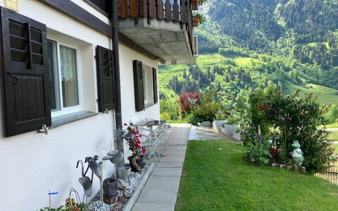 Casa Acla Caduff: Plant, Building, Property, Window, Flowerpot, Houseplant, House, Cottage, Urban Design, Real Estate
