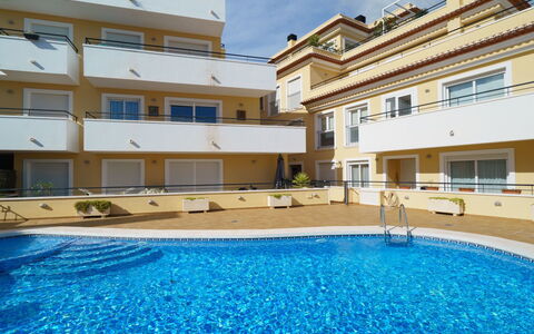 Nova Soberana: Water, Building, Daytime, Property, Window, Sky, Blue, Swimming Pool, Azure, Plant