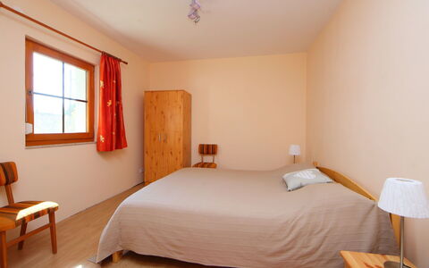Golf Tee: Bedroom, Bed, Room, Furniture, Property, Bed Sheet, Floor, Interior Design, Bed Frame, Ceiling