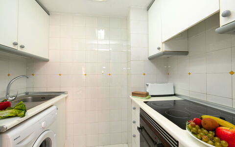 Accommodation:&nbsp;Apolo Vii 881.5