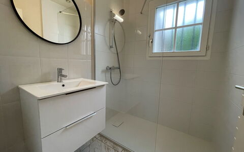 Les Grillons: Flooring, Floor, Interior Design, Plumbing Fixture, Bathroom, Plumbing, Bathroom Cabinet, Tile, Composite Material, Room