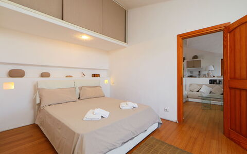 Audarya (Vgm610): Bedroom, Room, Bed, Furniture, Property, Bed Sheet, Interior Design, Bedding, Building, Floor