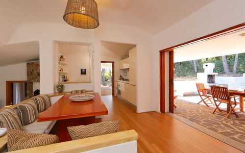 Audarya (Vgm610): Room, Property, Interior Design, Furniture, Building, Ceiling, House, Floor, Real Estate, Wood Flooring