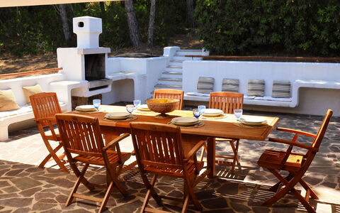 Audarya (Vgm610): Furniture, Property, Table, Room, Chair, Outdoor Table, Kitchen & Dining Room Table, Patio, Dining Room, Building