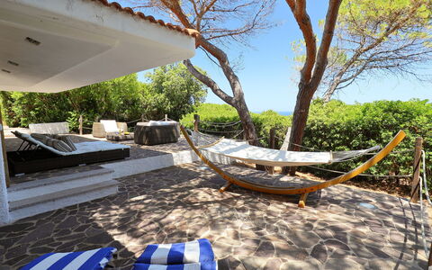 Audarya (Vgm610): Property, Tree, Real Estate, House, Sky, Home, Room, Architecture, Vacation