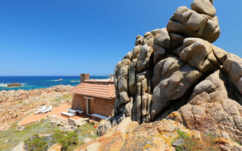 La Cala (Vgm615): Rock, Formation, Coast, Outcrop, Sky, Sea, Bedrock, Promontory, Tree, Geology