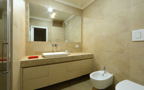 Canayli: Bathroom, Room, Property, Plumbing Fixture, Sink, Interior Design, Bathroom Sink, Tap, Wall, Tile