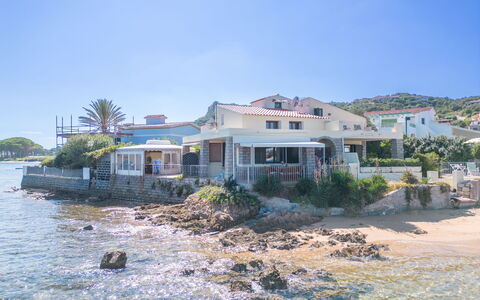 Cannigione 700: Water, Sky, Plant, Building, Window, House, Tree, Coastal And Oceanic Landforms, Arecales, Residential Area