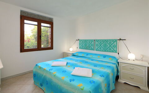 Tritone: Bedroom, Bed, Room, Bed Sheet, Property, Furniture, Bedding, Bed Frame, Mattress, Interior Design