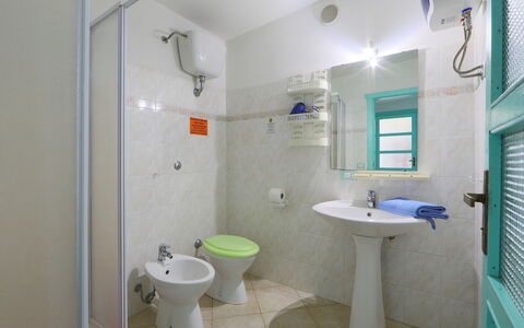 Tritone: Bathroom, Property, Room, Plumbing Fixture, Interior Design, Architecture, Building, Real Estate, House, Bathroom Accessory