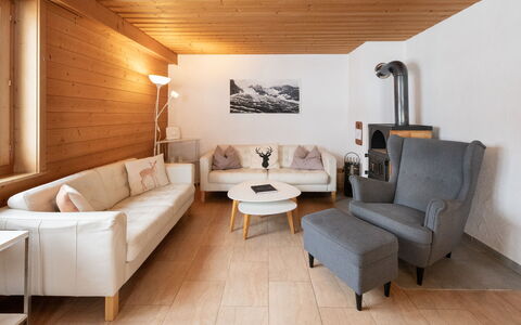 Chalet Reinhysi: Furniture, Interior Design, Flooring, Floor, Couch, Wood, Living Room, Room, Ceiling, Lighting