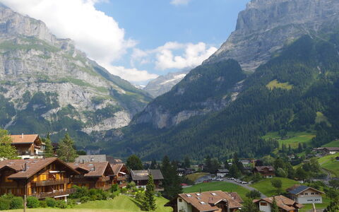 Chalet Reinhysi: Cloud, Mountain, Sky, Plant, Building, Natural Landscape, Nature, Highland, Tree, House