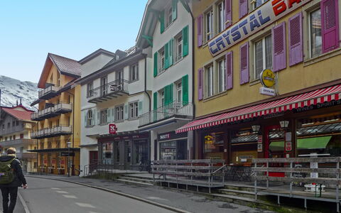 Wengen 66: Town, Neighbourhood, Building, Mixed-Use, Street, Human Settlement, Architecture, City, Urban Area, Downtown