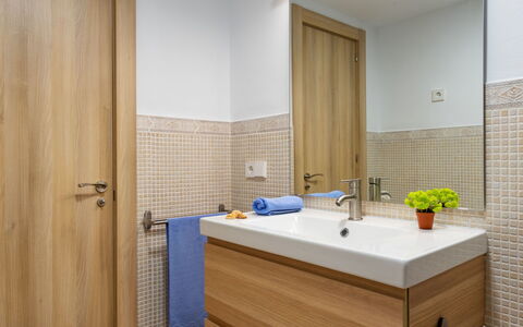 Carihuela Playa: Bathroom, Room, Property, Interior Design, Tap, Architecture, Tile, Building, House, Real Estate