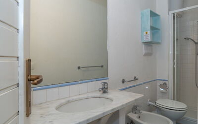 Vista Mare 2 730.2: Mirror, Tap, Plumbing Fixture, Bathroom Sink, Sink, Property, Bathroom, Blue, Purple, Interior Design