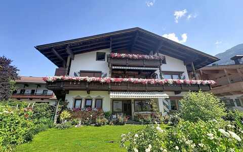 Aschau im Zillertal 485: House, Home, Garden, Cottage, Estate, Yard, Balcony, Landscaping, Hacienda, Villa
