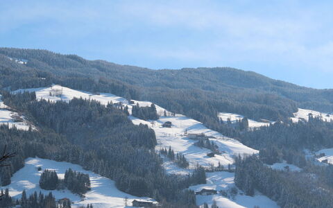 Aschau im Zillertal 485: Snow, Mountainous Landforms, Mountain, Winter, Sky, Hill Station, Mountain Range, Geological Phenomenon, Alps, Tree