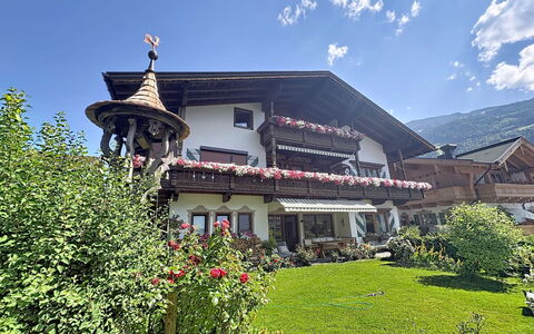 Aschau im Zillertal 485: House, Home, Cottage, Hacienda, Garden, Estate, Yard, Balcony, Village