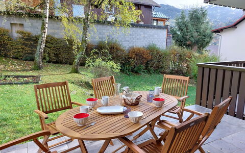 Saint Gervais 650: Table, Plant, Furniture, Property, Building, Chair, Outdoor Table, Outdoor Furniture, Window, Wood