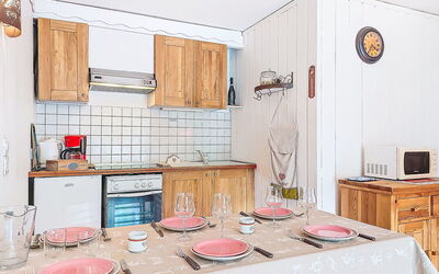 Accommodation:&nbsp;Le Sporting 650.3