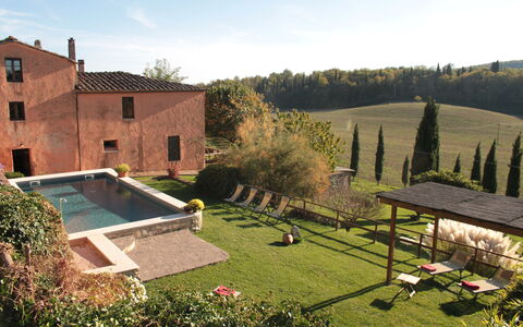 Villa Le Caggia: Property, House, Building, Swimming Pool, Estate, Real Estate, Farmhouse, Villa, Grass, Backyard