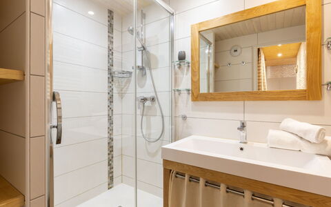 Tignes 392: Mirror, Plumbing Fixture, Tap, Property, Sink, Bathroom, Shower Door, Shower, Bathroom Sink