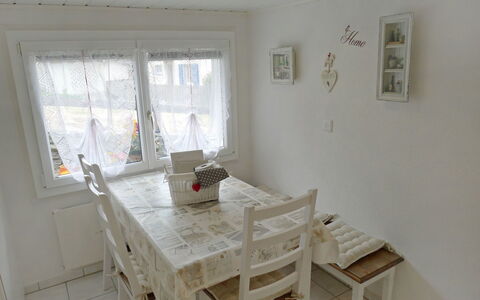 Marilyn: Room, Property, Furniture, Floor, Interior Design, Table, Building, Wall, House, Window
