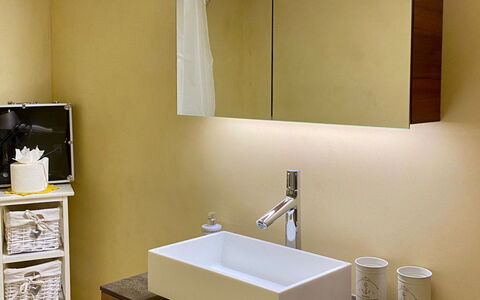 Marilyn: Mirror, Tap, Bathroom Sink, Sink, Plumbing Fixture, Cabinetry, Building, Bathroom, Wood, Flooring
