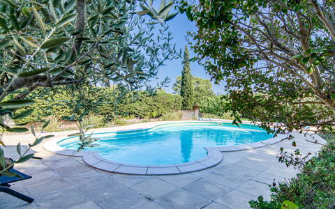 Les Hauts de Palayson: Water, Swimming Pool, Azure, Plant, Tree, Aqua, Shade, Outdoor Furniture, Leisure, Arecales