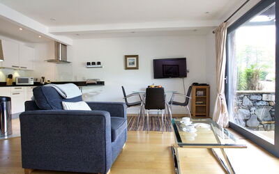 Loch Tay 101.6: Property, Room, Living Room, Furniture, Building, Interior Design, Floor, House, Home, Real Estate