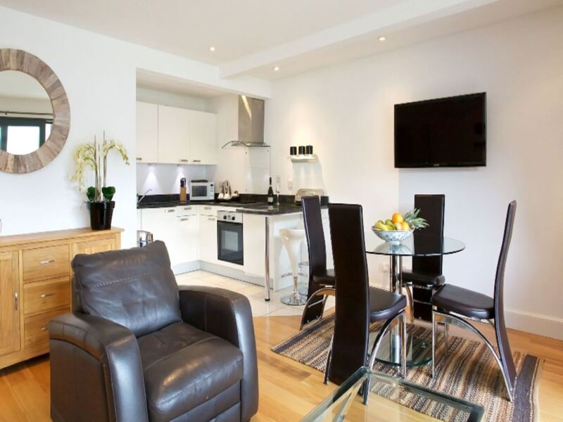 Accommodation:&nbsp;Loch Tay 101.3