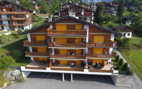 Viognier 5: Property, Building, House, Real Estate, Apartment, Architecture, Home, Wood, Landscape, Estate
