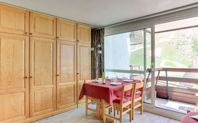 Accommodation:&nbsp;Palafour (Le Lac) 402.2