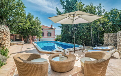 Maria: Property, Home, Real Estate, House, Patio, Furniture, Building, Swimming Pool, Estate, Tree