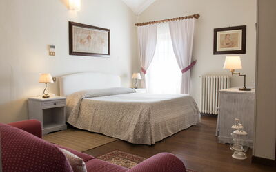 Double Bedroom Superior: Bedroom, Bed, Furniture, Room, Property, Bed Sheet, Bed Frame, Interior Design, Suite, Wall
