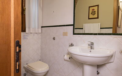 Accommodation:&nbsp;Double Bedroom